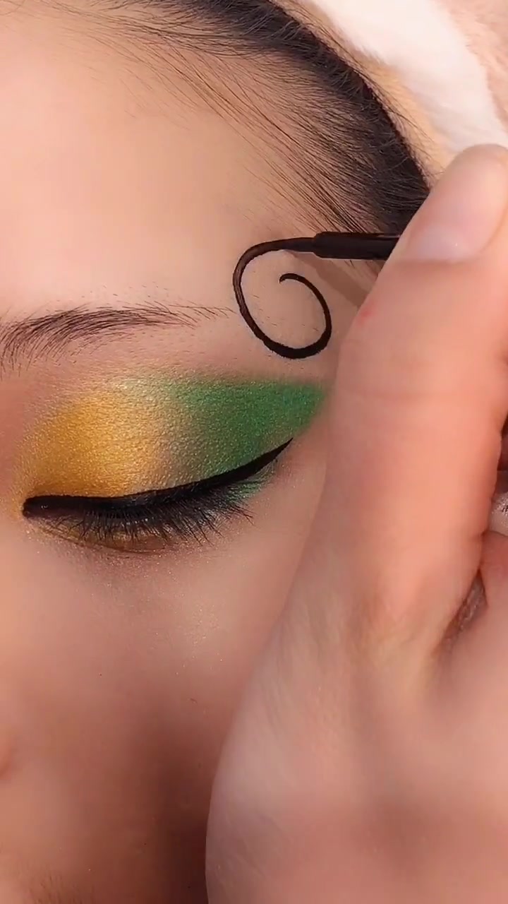 舞台妆眼影的搭配