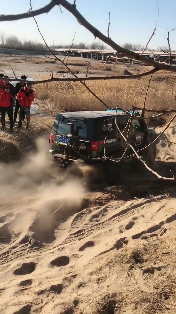 北汽40救援越野车,交叉轴救援难度大.