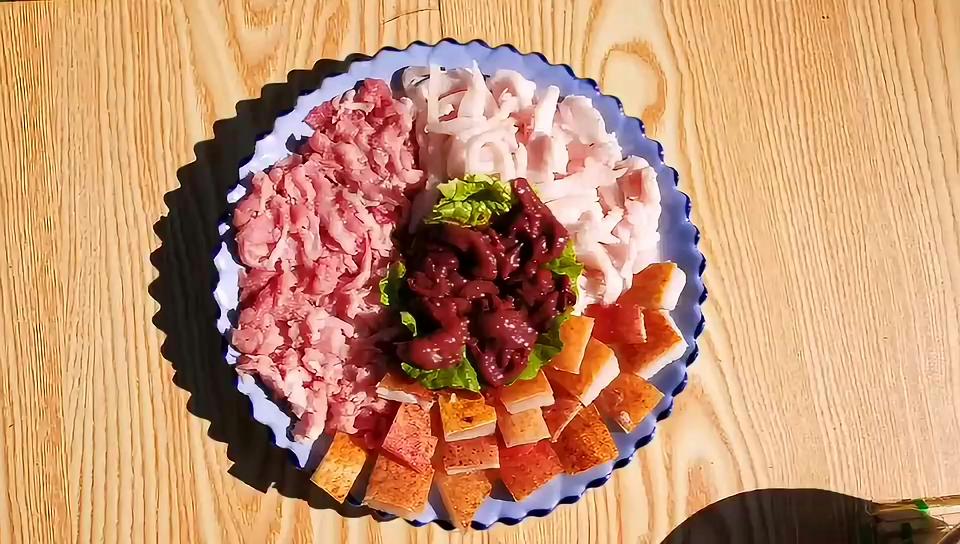 大理洱源凤羽的这种猪生皮猪生肉,保证广东吃货不敢看