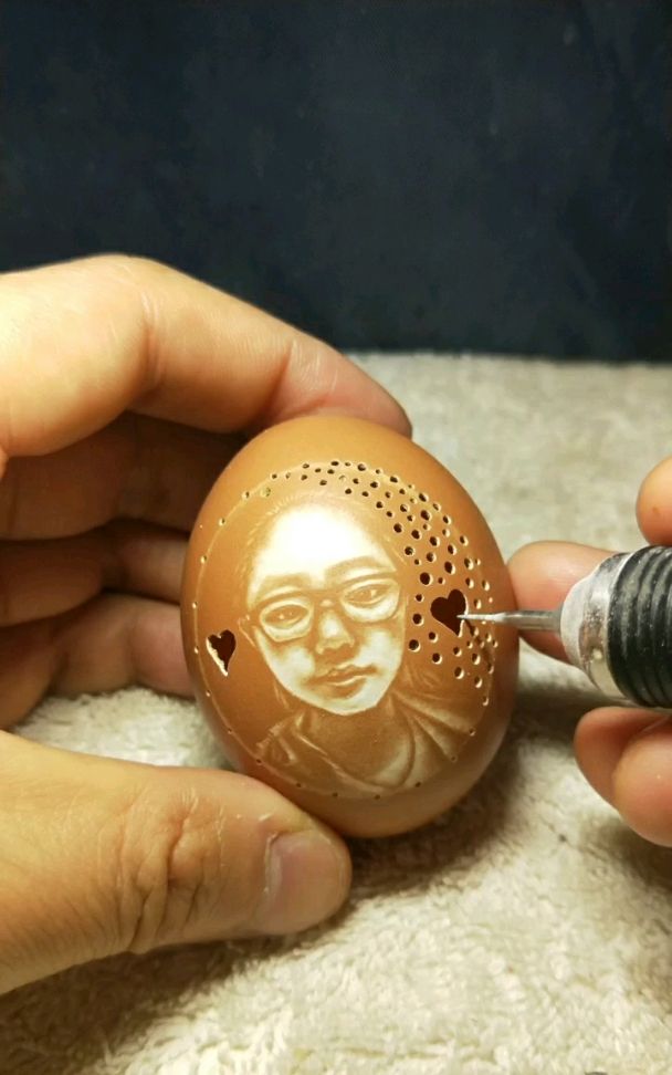 蛋壳上的雕刻艺术