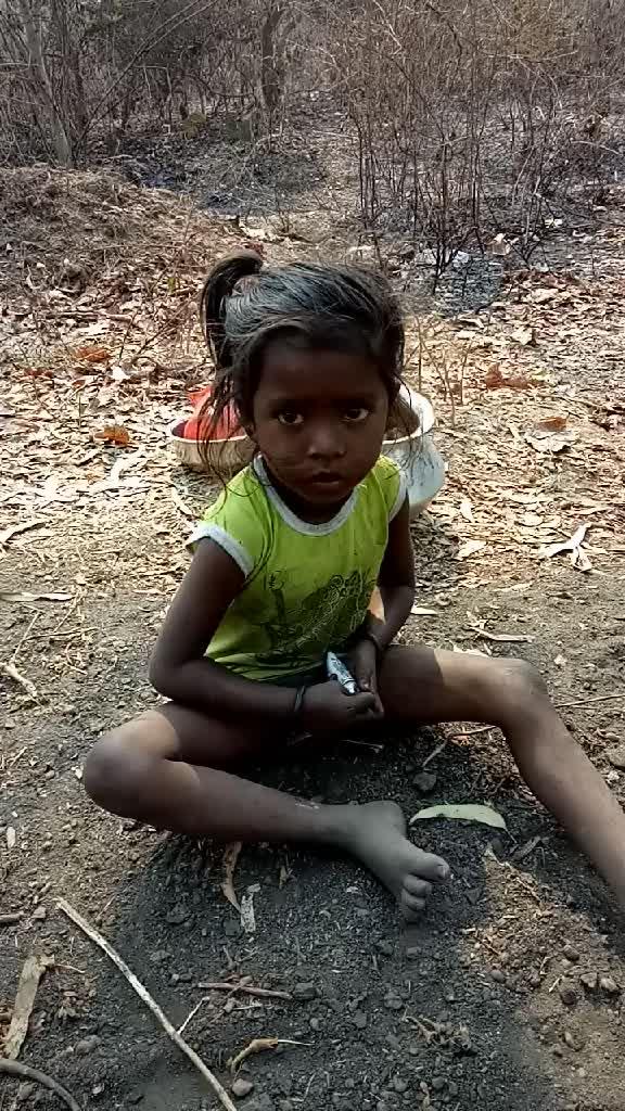 可怜的印度小女孩