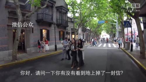 泡妞达人使用超搞笑搭讪台词,成功搭讪并且亲到妹子