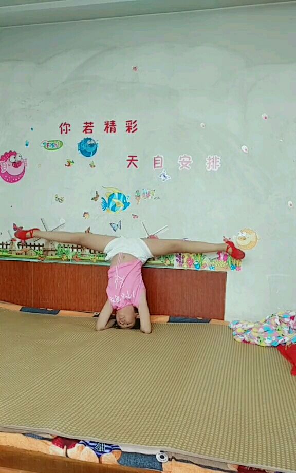 拍这个拍了三次,前两次,前软翻打偏了,练习不易,点亮红心,谢谢