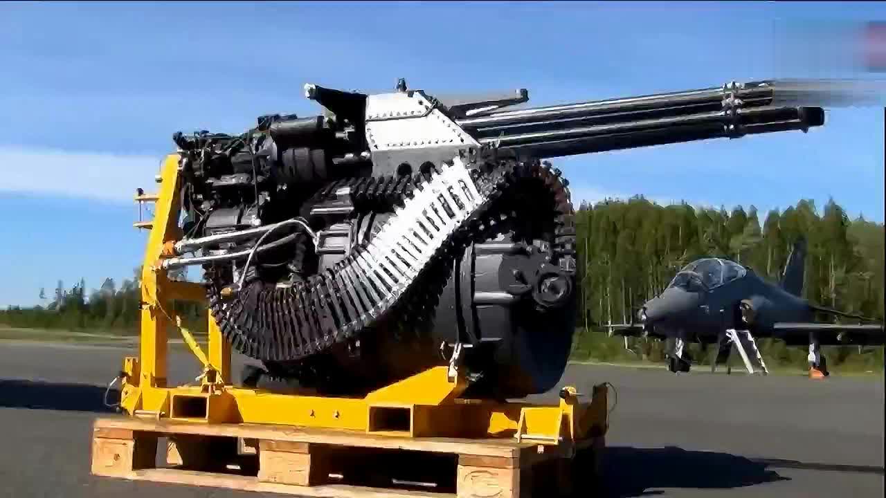 它是加特林家族的巨无霸,外形霸气的m61航空机关炮