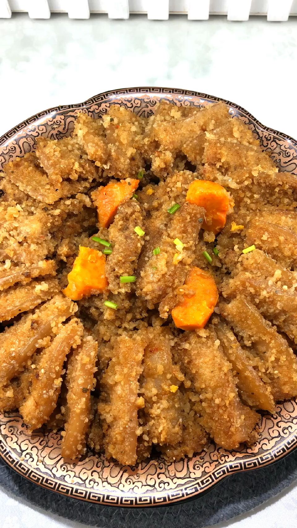 家里来客人了,做这道菜绝对有面子,红薯粉蒸肉,肥而不腻,香!