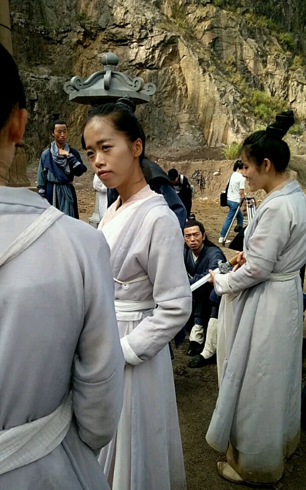 峨眉派女弟子!今天拍摄围攻光明顶戏份!周海媚 樊少皇都来了