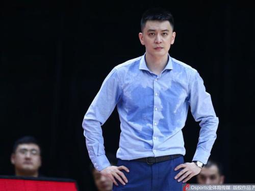 杨鸣训斥郭艾伦跟小孩似的