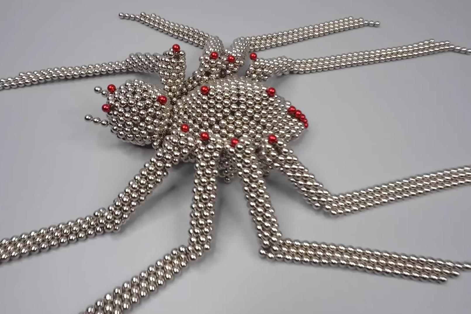 手工达人巴克球制作的"大蜘蛛",外形十分逼真,网友:蜘蛛侠?