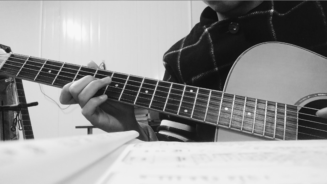 太冷了,手指僵硬就弹到这吧,刘传风华版指弹吉他