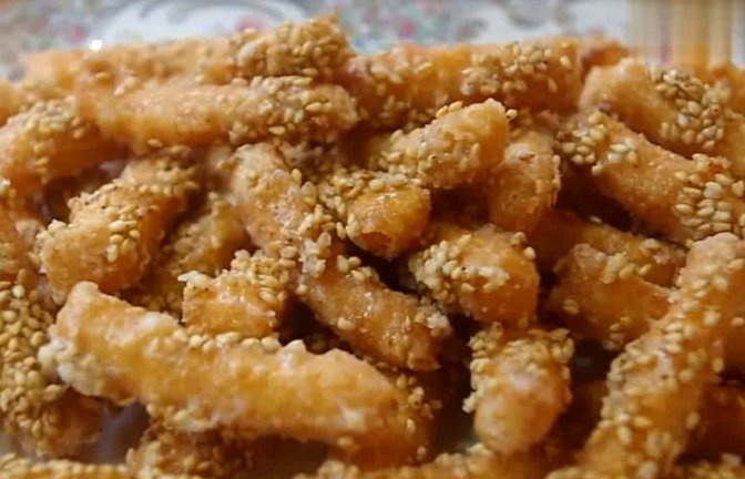 右子今天表演糯米粉新做法,香甜酥脆,越吃越想吃,你们学会了吗