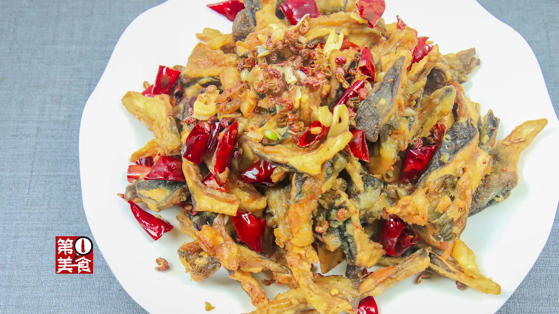 厨师长做"干煸平菇",简单实惠越吃越香,吃出了孜然羊肉的感觉