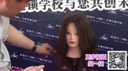 时尚长卷发的日常打理,造型教程