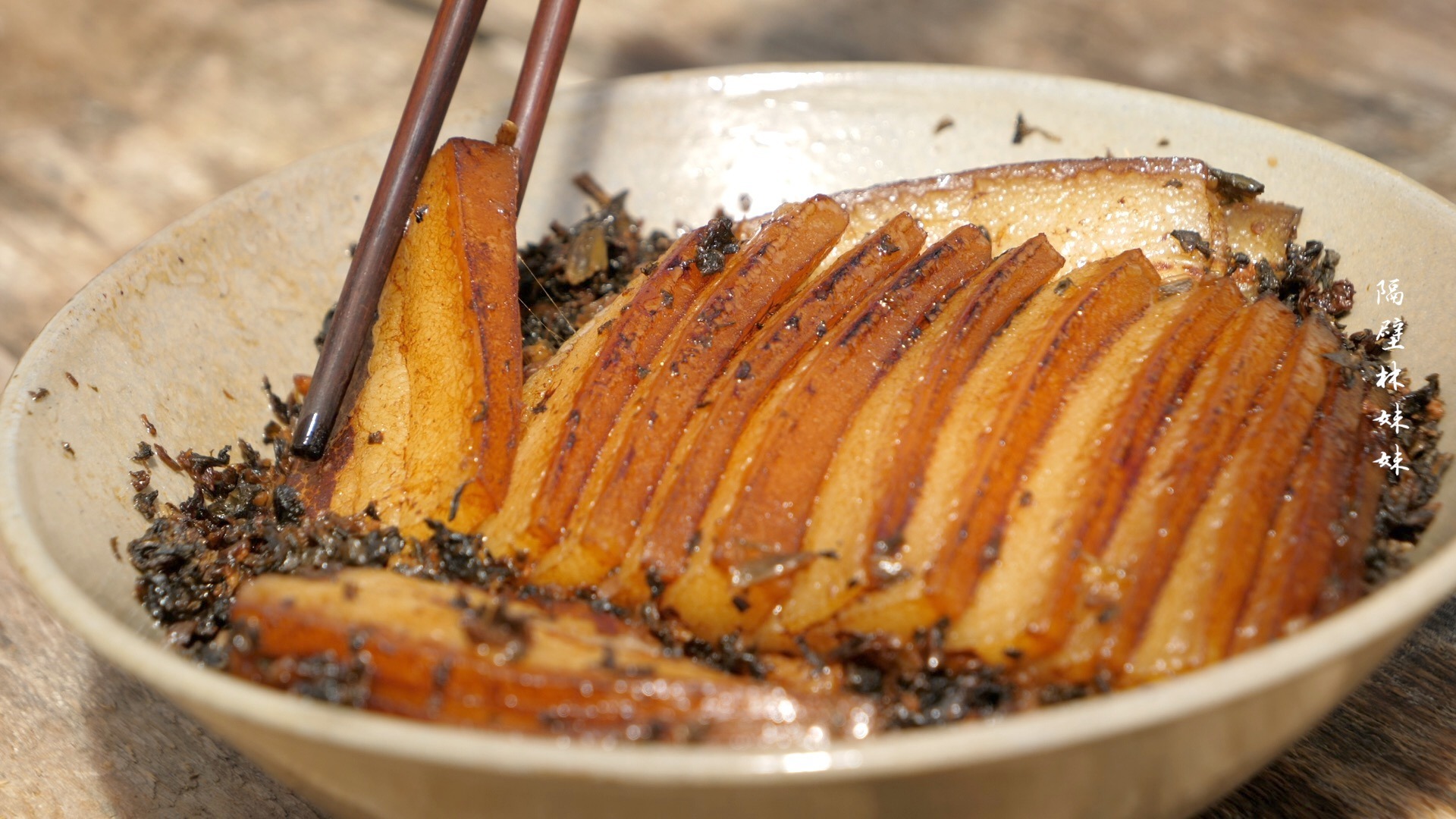 贵州人最喜欢吃的盐菜扣肉,肥而不腻,你能吃几片?