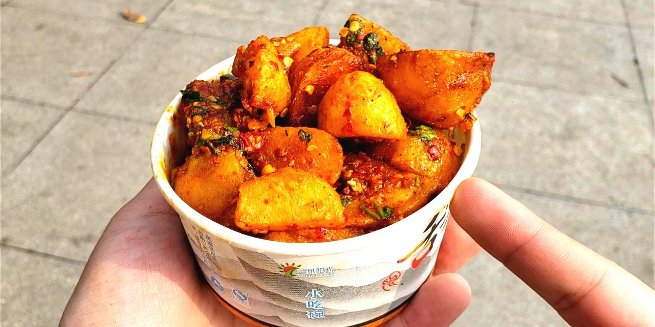 麻辣的炸土豆,6块钱一份,一口一个吃着很过瘾