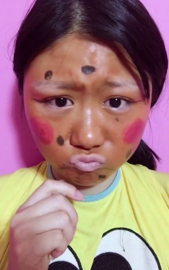 黄脸婆村姑学会化妆术,惊艳了全村