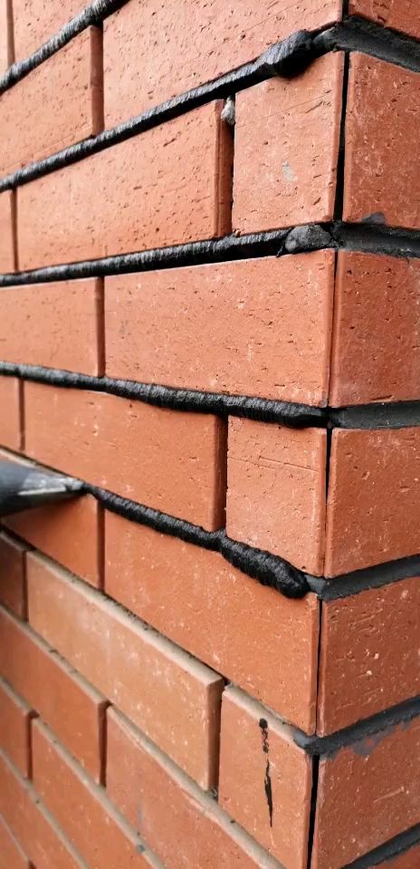 一挤就缝里去了,这样勾缝不脏墙