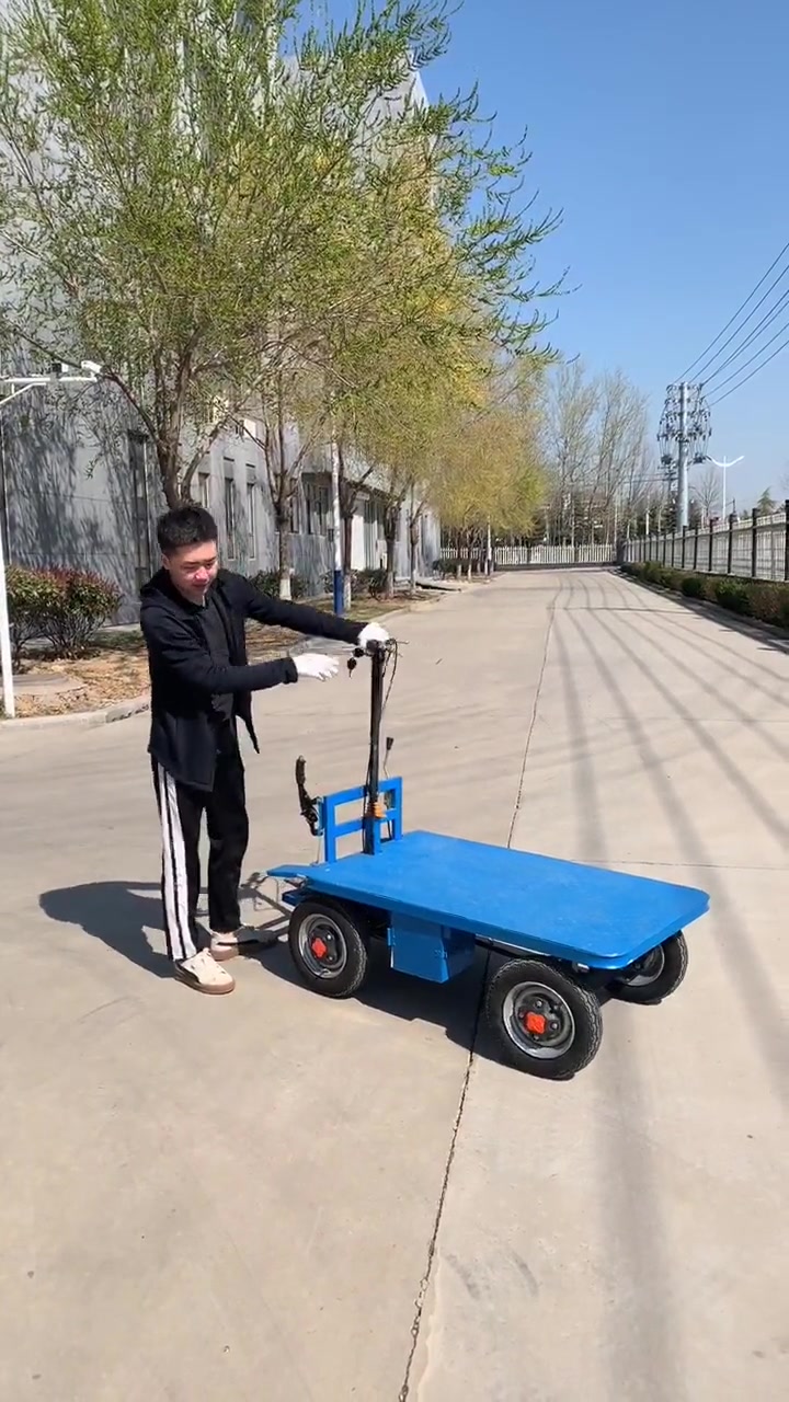 小哥哥爬坡车使用的很奈斯