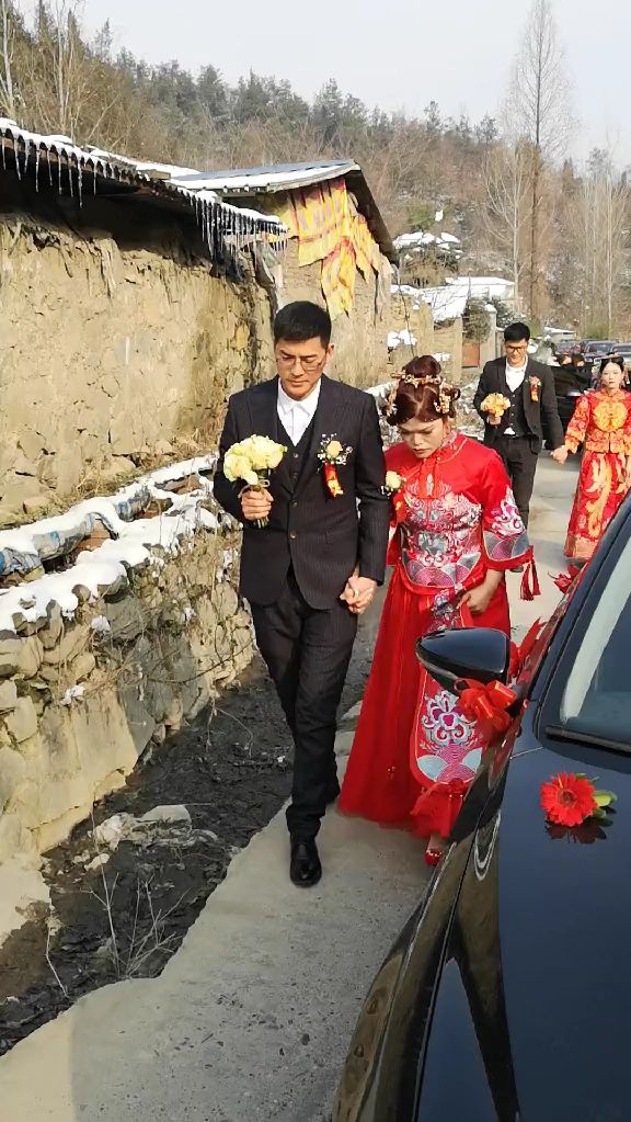 农村双胞胎一起结婚娶媳妇,看看热闹吗?