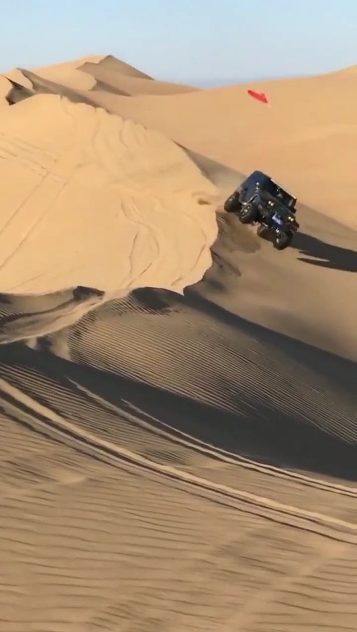 牧马人沙漠越野骑刀锋,惊险一瞬间