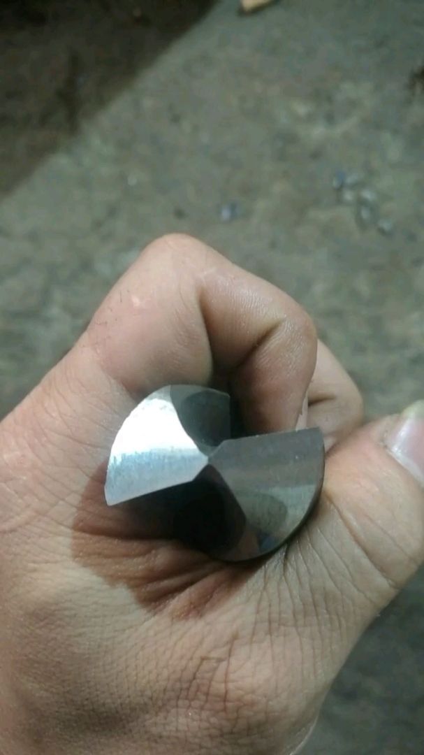 钻头不好用,找了个老师傅带我磨.可他磨的怎么这样?横刃还可以这样磨?