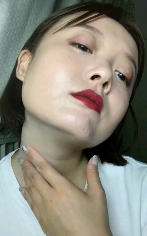 拒绝脸白脖子黑