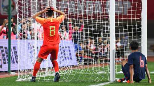 国青0-2负泰国,球迷高呼:早点归化