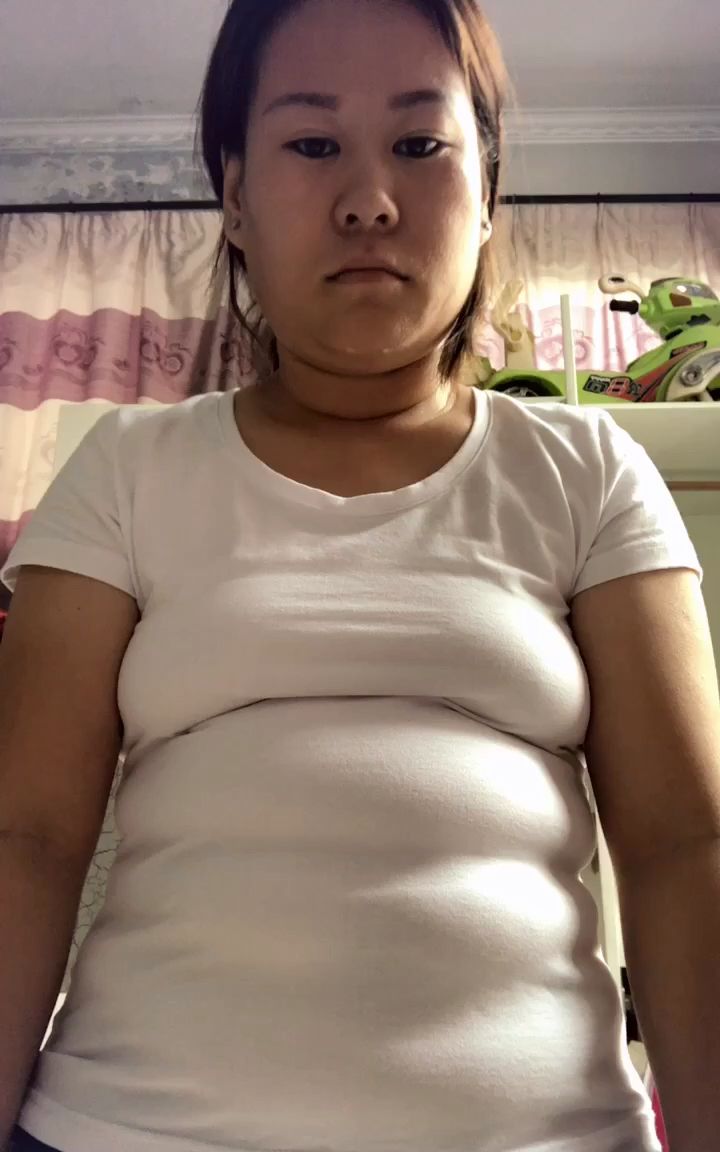 最胖的时候一百四十多斤,这一圈又一圈的赘肉烦死了