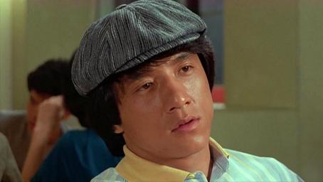 五福星:成龙洪金宝联手演绎精彩动作片段,看得大呼过瘾,经典