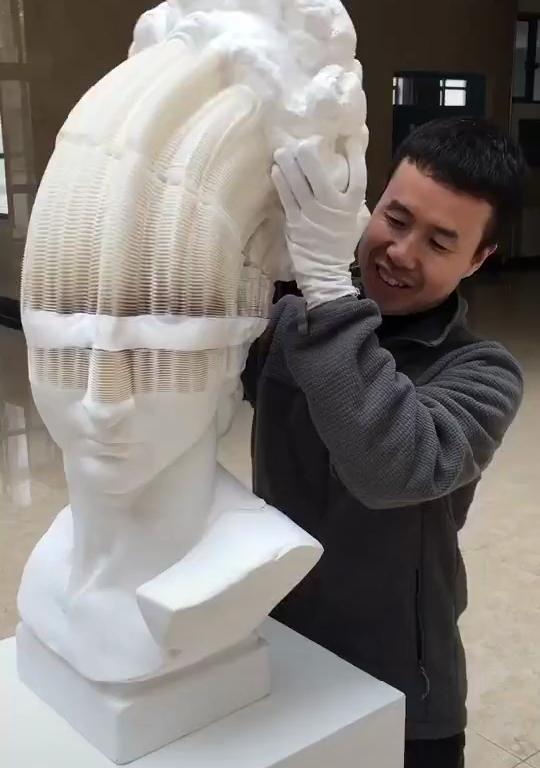 李洪波艺术大师纸雕