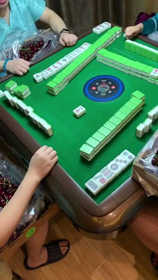 过年打麻将不让赌钱,只能玩车厘子了.这得多有钱才敢打啊