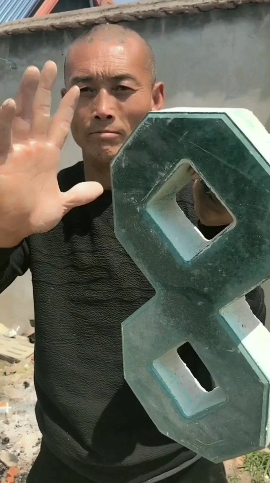 无敌大巴掌!厉害了老铁