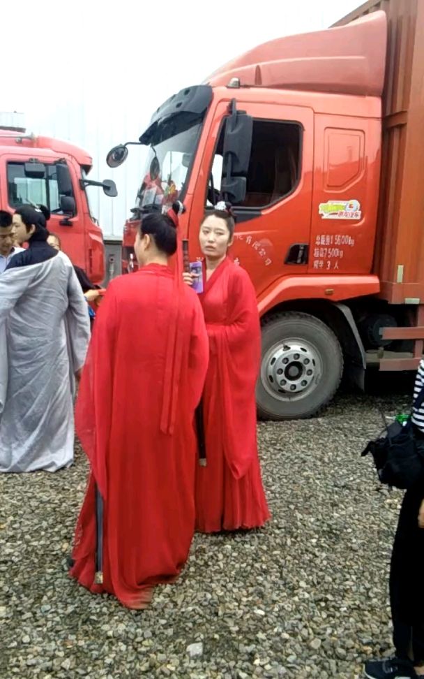 群众演员候场中