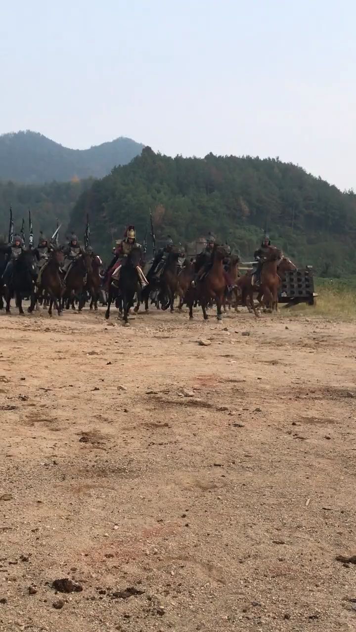 10万大军冲锋陷阵