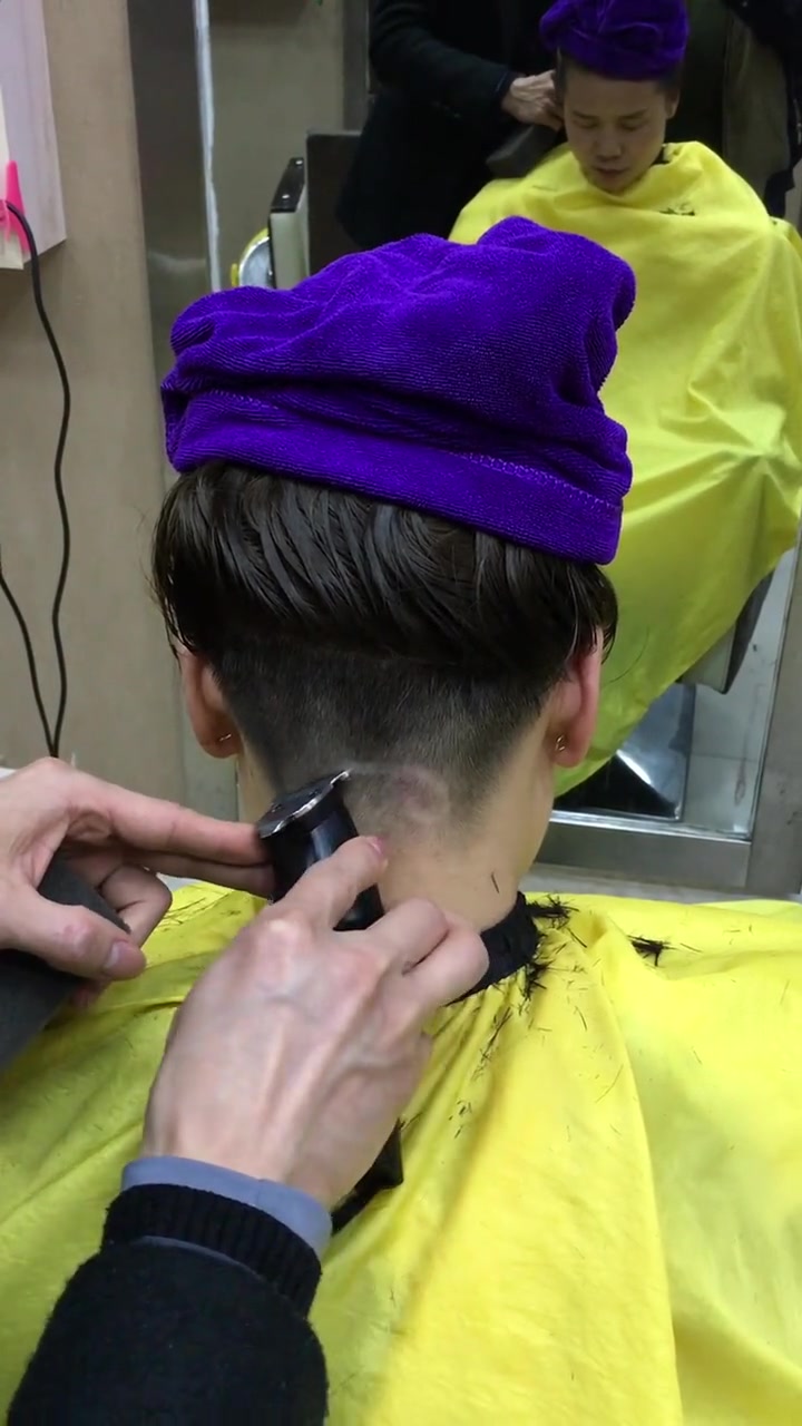 女士后脑勺花型刻痕就是这么帅