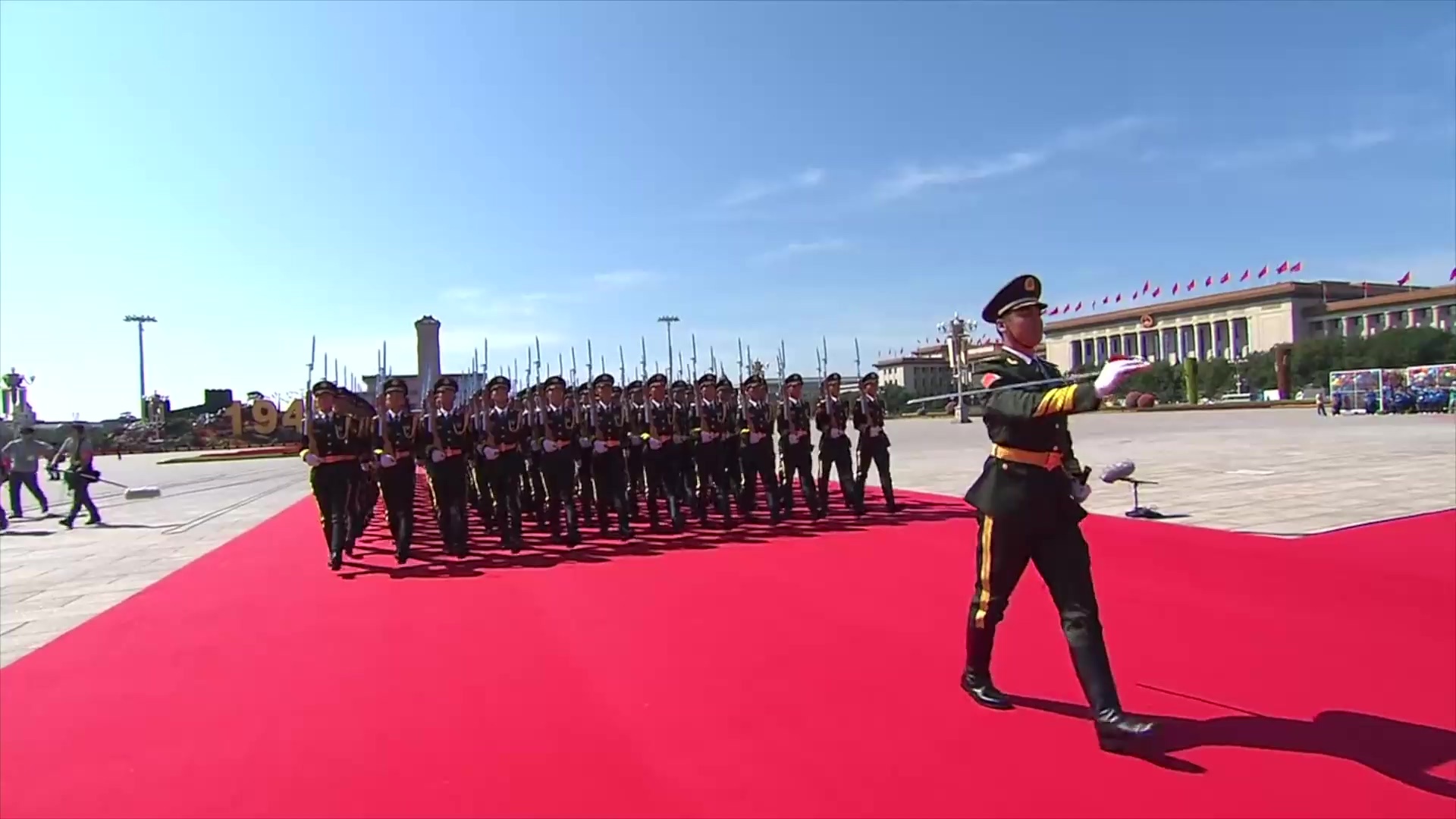 大阅兵,武警国旗护卫方队霸气升旗,真是排山倒海的气势