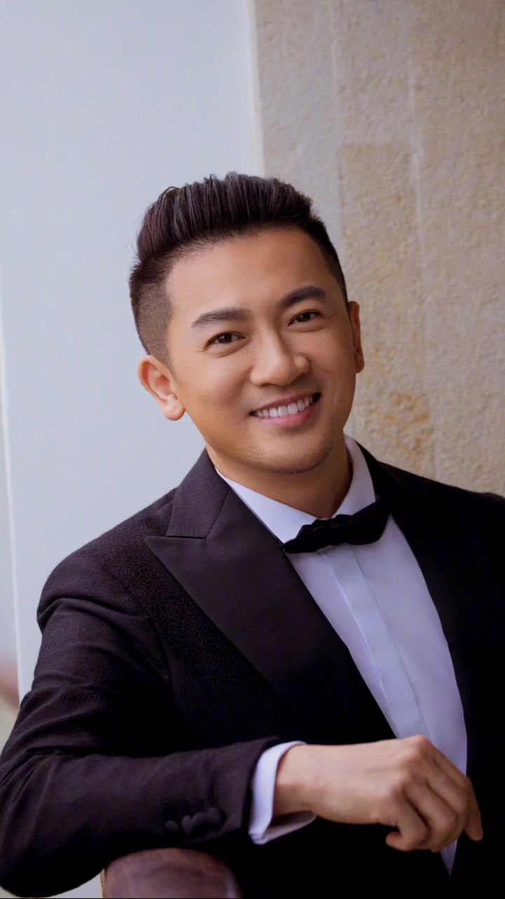 小虎队成员之一苏有朋,不老男神,还珠格格中的五阿哥,绝对实力派!