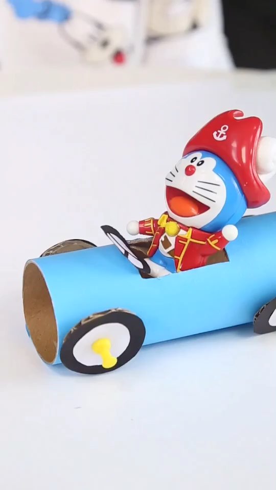 卫生纸筒做的小汽车,好玩!
