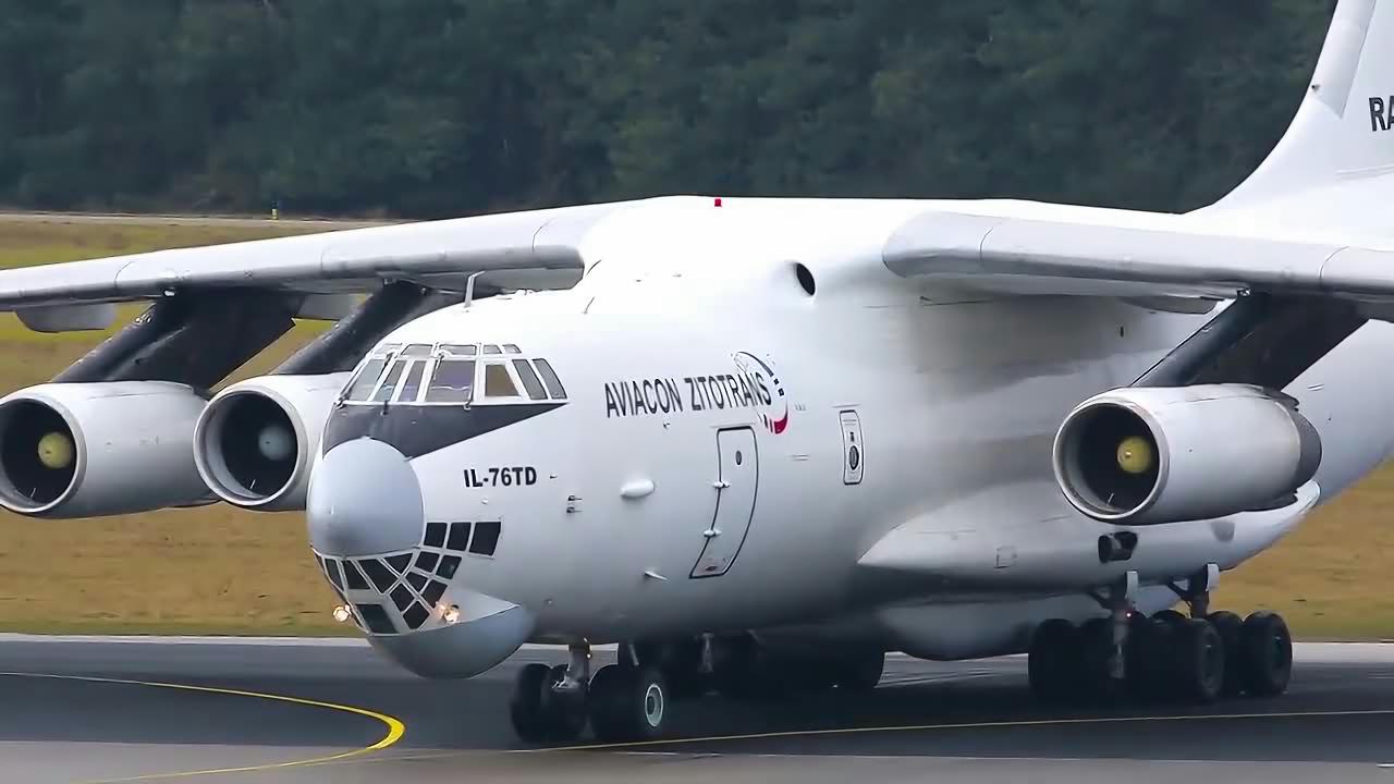 满载的伊尔76运输机,霸气起降
