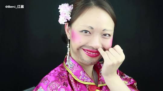 如花驾到 各位看官看好了 这次放飞自我做了个如花的仿妆