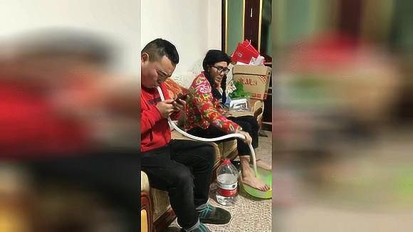 四川贵州王二娘爆笑段子:老公,给我拿抹脚帕