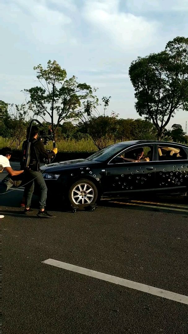 电影里汽车侧滑的镜头原来是这样拍的