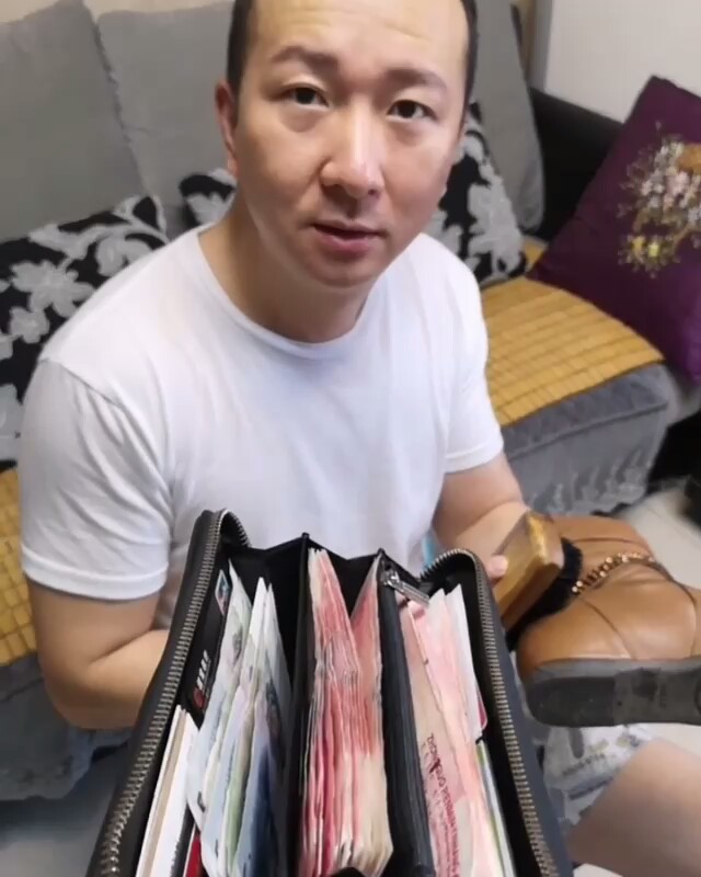 大哥辛苦了,小费要吗?