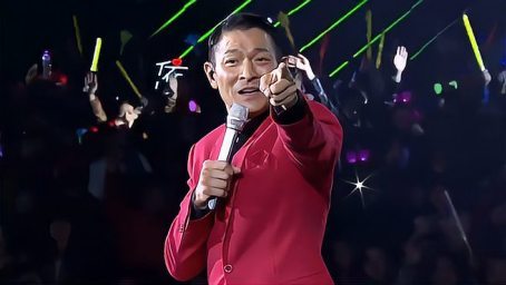 刘德华压轴湖南跨年,全场瞬间起立欢呼,这就是天王巨星!