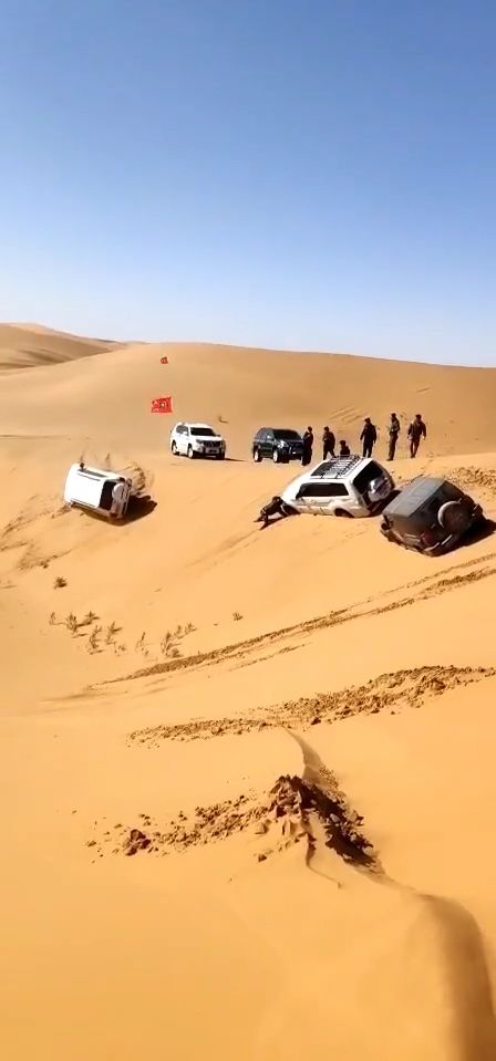 沙漠越野事故图片