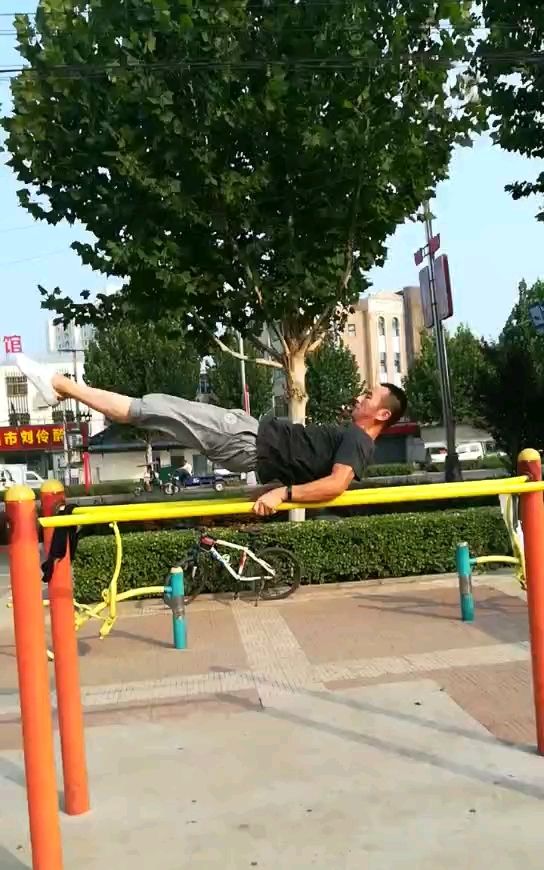 达人双杠肩倒立回环,这双杠玩的没毛病