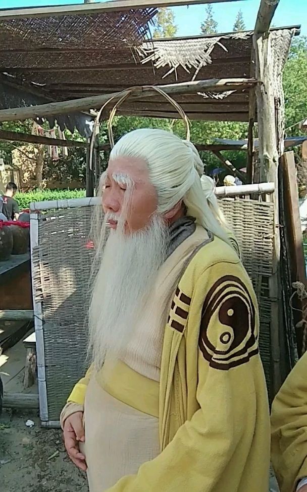 老爷爷演道士.好有感觉.