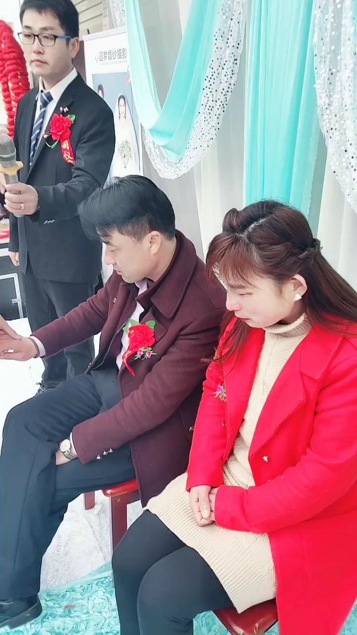 舅舅舅妈给不了儿子娶媳妇十八万的礼金,只能让他当上门女婿,看着好