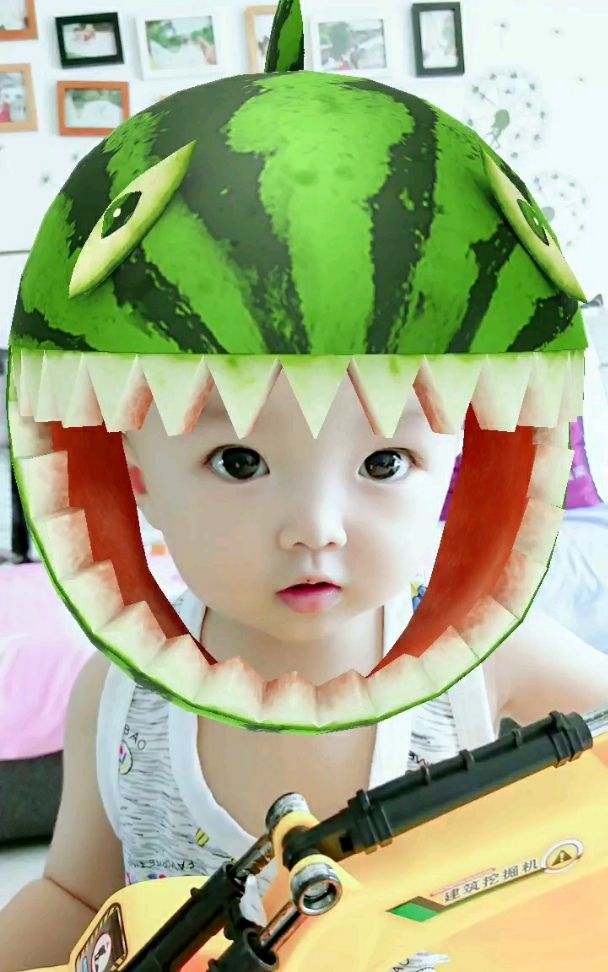 天气这么热,戴个西瓜帽凉快多了～78支持下宝贝儿,关注我,关注全民