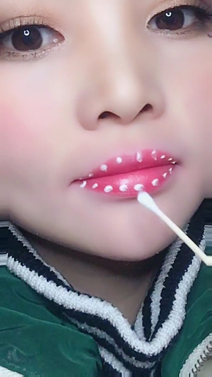 学生都可以画的咬唇妆