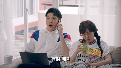 爱情公寓5：万能的小黑出现，有派对可以参加，众人嗨了！